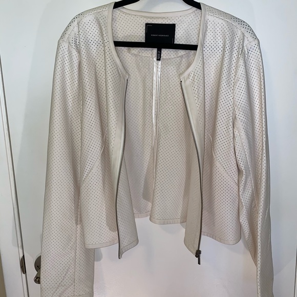 White Jacket | Robert Rodriguez - Picture 4 of 12